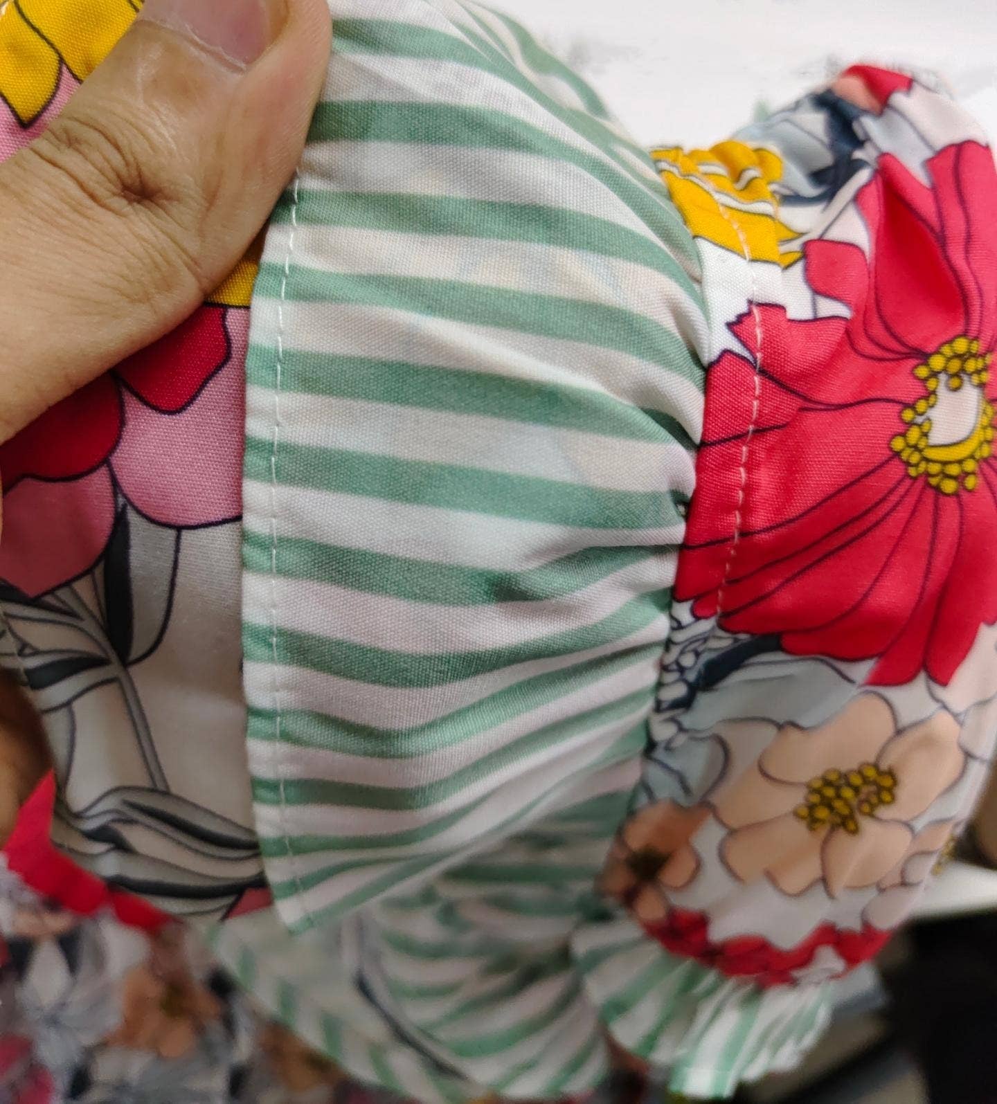 Fashion-W Floral Contrast Ruffle Trim Short Sleeve Blouse